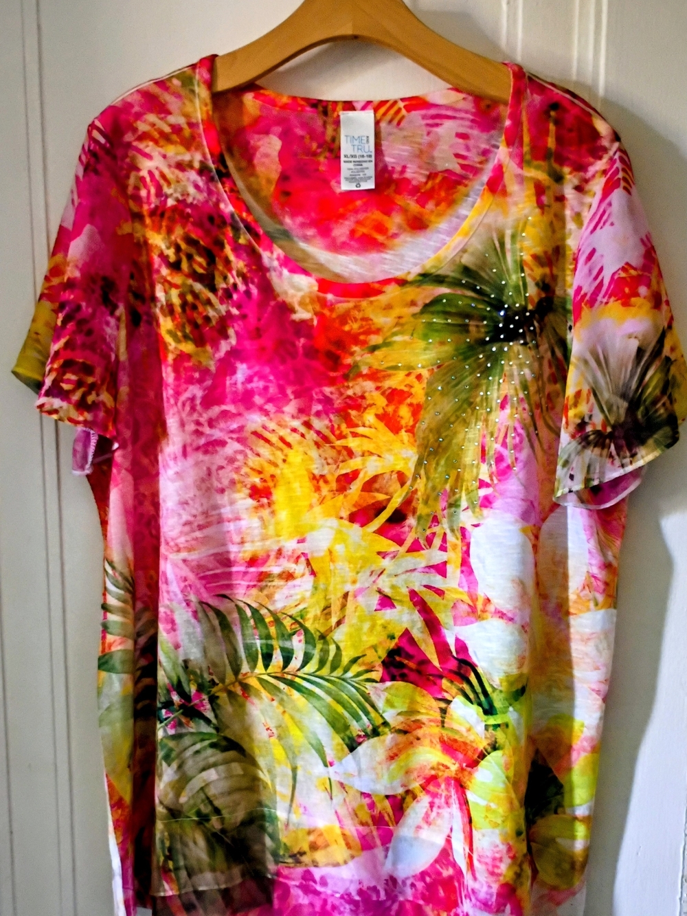 Time and Tru Hot Pink Tropical Leaf Short Sleeve Top